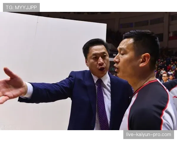 掌握手部接触判定标准，裁判如何区别犯规与正常对抗
